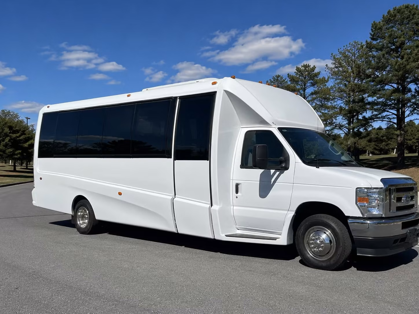 southfield party buses for prom night make the whole evening unforgettable